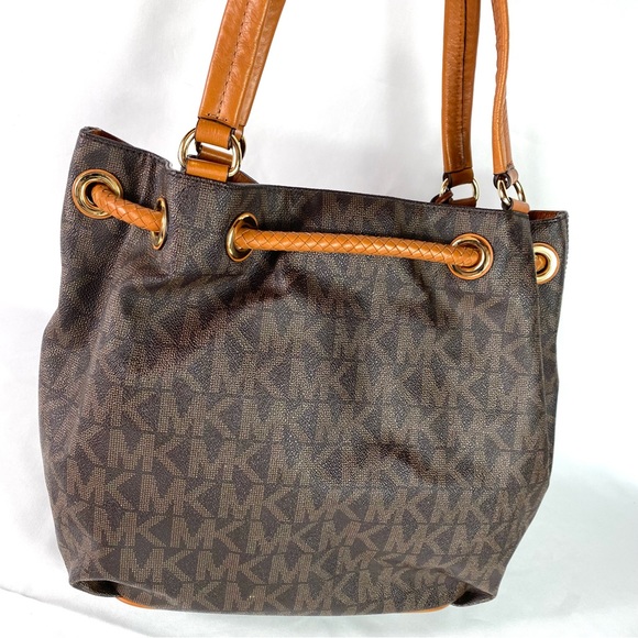 Michael Kors Collection, Bucket bag and wallet - Picture 11 of 16